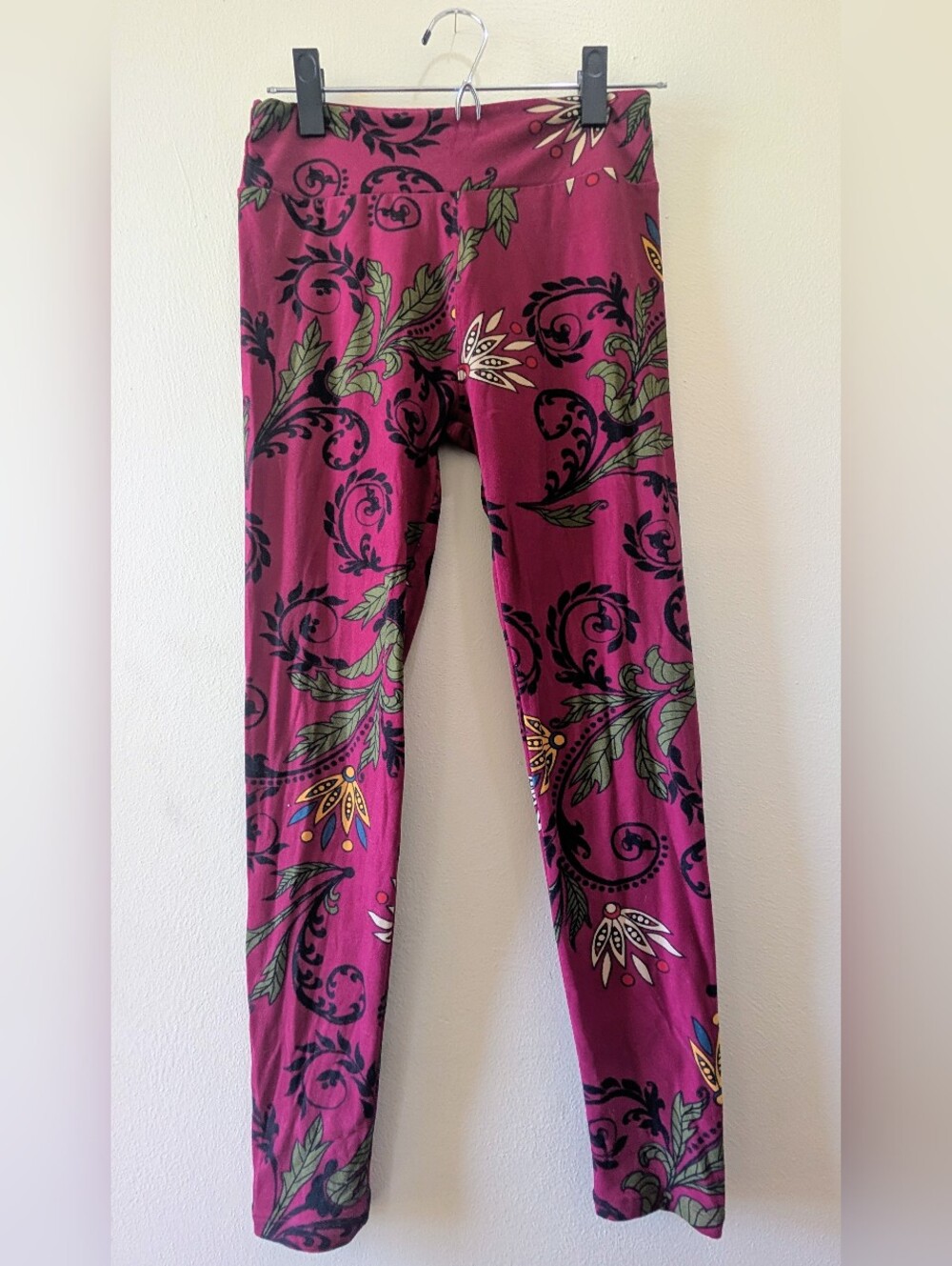 LuLaRoe One Size (Fits 2-12) Leggings - Burgundy Paisley Floral Print EUC